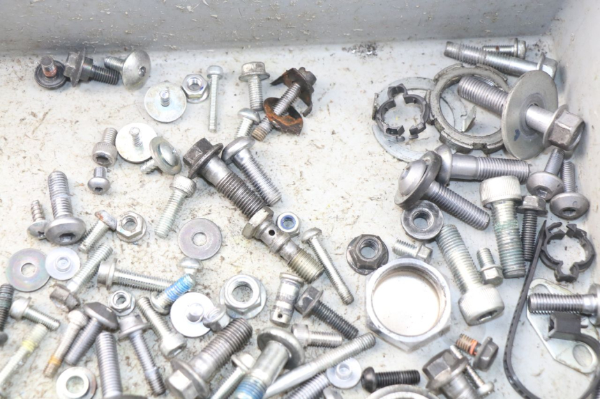 photo de TORNILLOS YAMAHA FZ8 800 (2010 - 2016) - Otra perspectiva