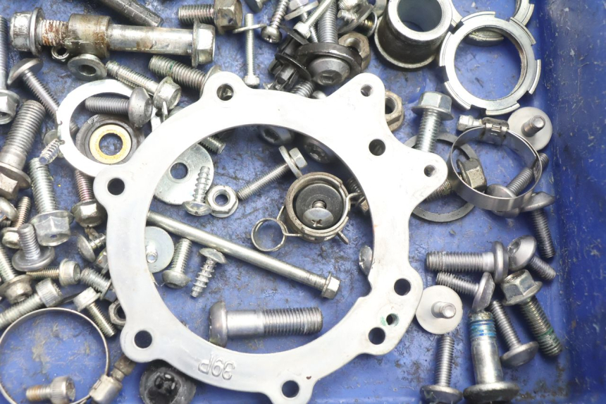photo de TORNILLOS YAMAHA FZ8 800 (2010 - 2016) - Primer plano técnico