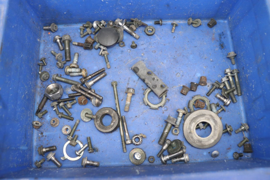 photo de BOLSA DE TORNILLERÍA TORNILLO YAMAHA FZS FAZER 600 (1998 - 2001) - Otra perspectiva