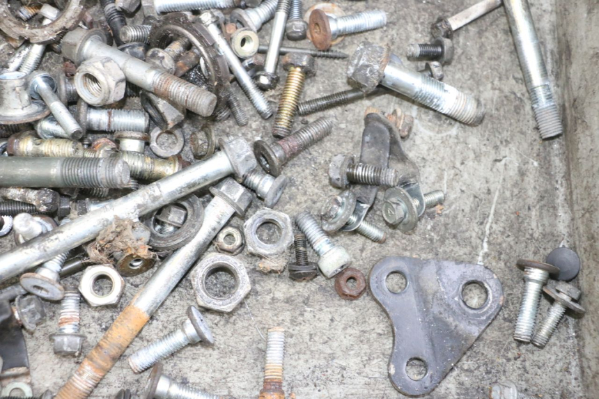 photo de TORNILLOS KAWASAKI GPX R WARBIRD 600 (1988 - 1993) - Primer plano técnico