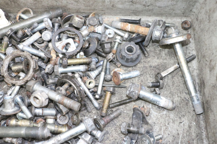 photo de TORNILLOS KAWASAKI GPX R WARBIRD 600 (1988 - 1993) - Vista general del producto