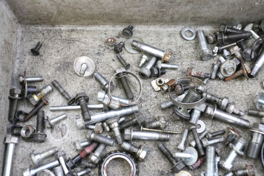 photo de TORNILLOS KAWASAKI GPZ RX 1000 (1986 - 1988) - Zoom estado de uso