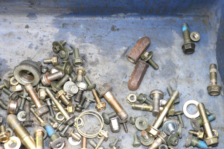 photo de TORNILLOS KYMCO GRAND DINK 125 (2008 - 2014) - Otra perspectiva