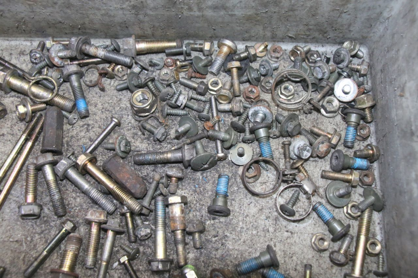 photo de TORNILLOS KYMCO GRAND DINK 125 (2008 - 2014) - Zoom estado de uso