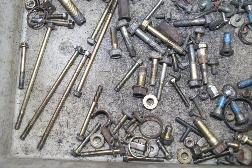 photo de TORNILLOS KYMCO GRAND DINK 125 (2008 - 2014) - Otra perspectiva