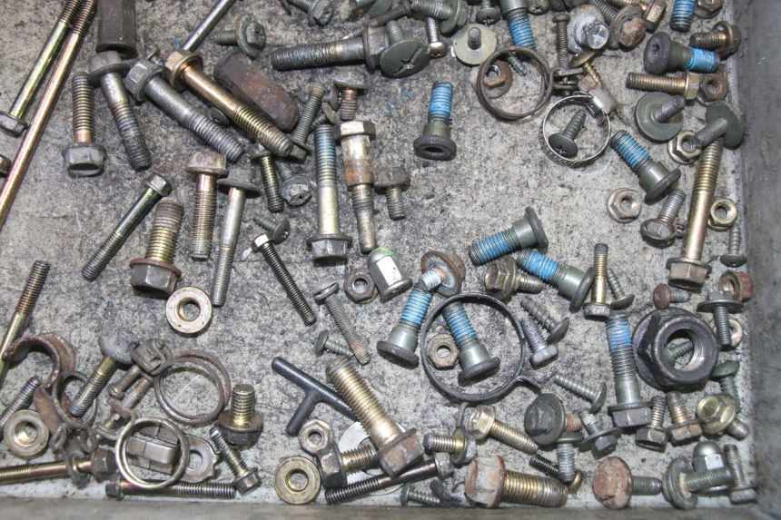 photo de TORNILLOS KYMCO GRAND DINK 125 (2008 - 2014) - Primer plano técnico