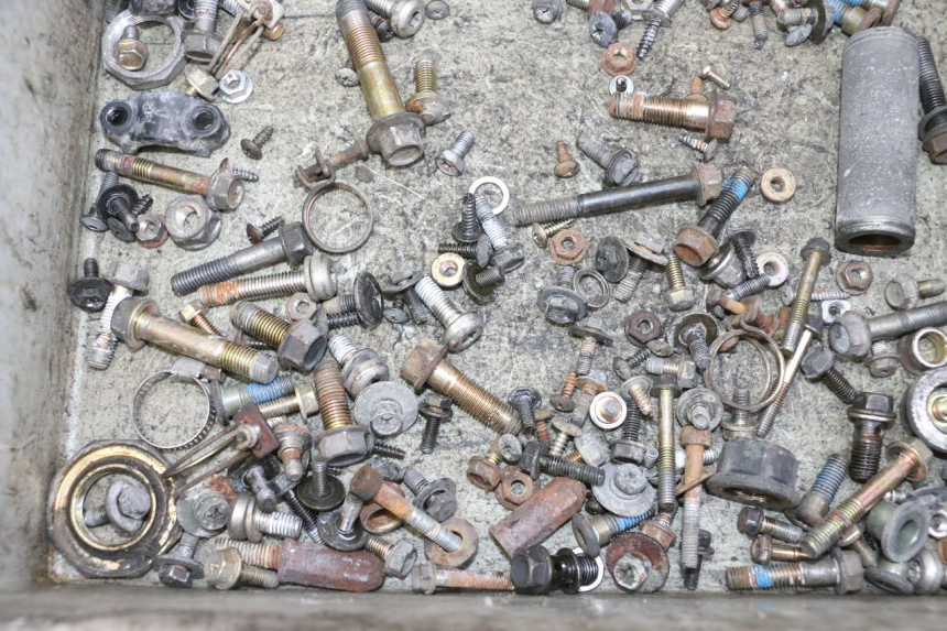 photo de TORNILLOS KYMCO GRAND DINK 125 (2002 - 2007) - Otra perspectiva