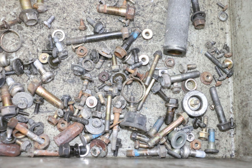 photo de TORNILLOS KYMCO GRAND DINK 125 (2002 - 2007) - Primer plano técnico