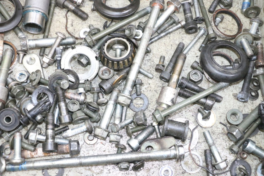 photo de TORNILLOS SUZUKI GSF N BANDIT 600 (1996 - 1999) - Detalle de la pieza