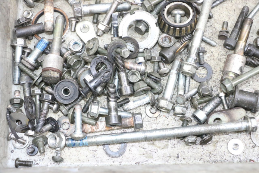 photo de TORNILLOS SUZUKI GSF N BANDIT 600 (1996 - 1999) - Otra perspectiva