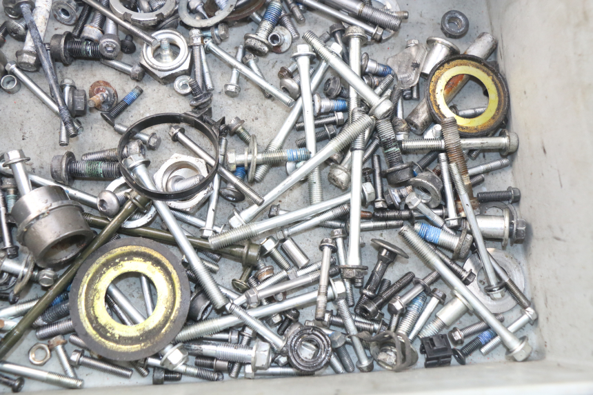 photo de TORNILLOS SUZUKI GSR 600 (2005 - 2012) - Otra perspectiva