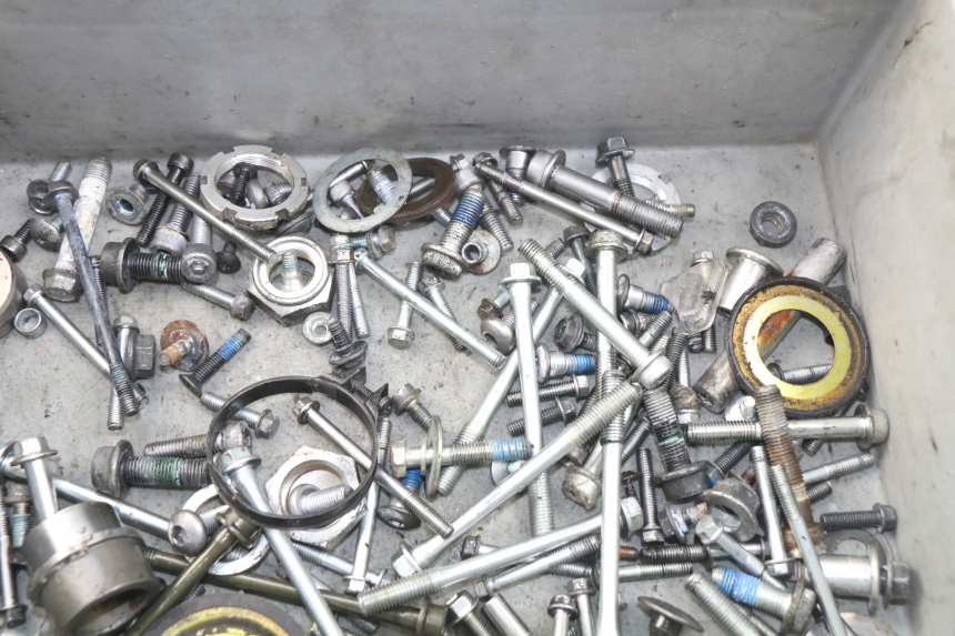 photo de TORNILLOS SUZUKI GSR 600 (2005 - 2012) - Primer plano técnico