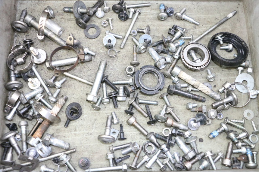 photo de TORNILLOS SUZUKI GSR 750 (2011 - 2017) - Detalle de la pieza