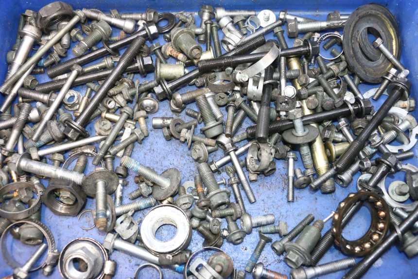 photo de TORNILLOS SUZUKI GSR 600 (2005 - 2012) - Detalle de la pieza
