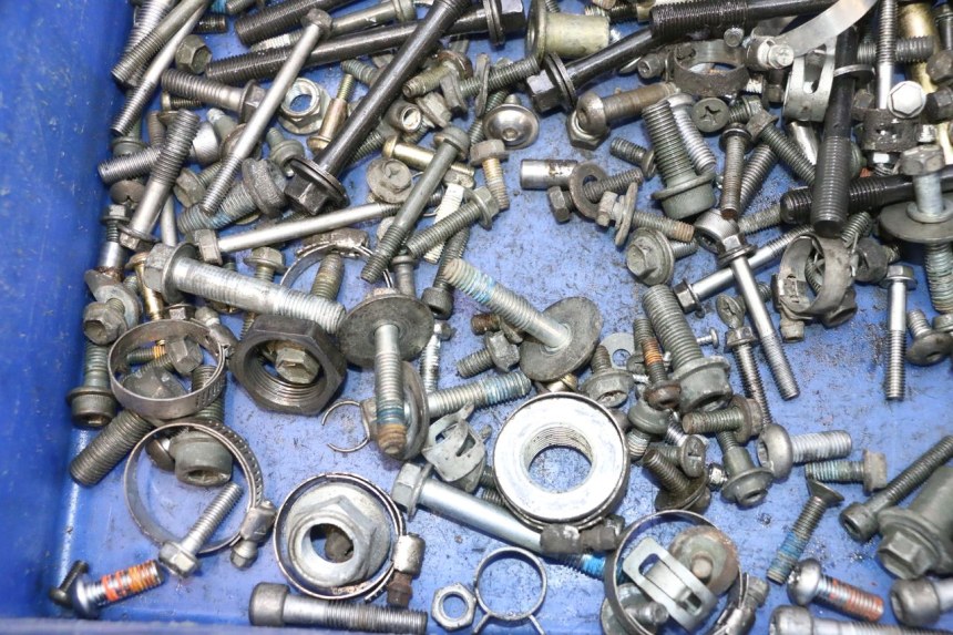 photo de TORNILLOS SUZUKI GSR 600 (2005 - 2012) - Primer plano técnico
