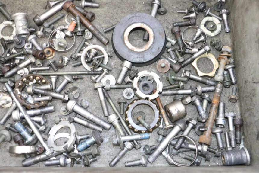 photo de TORNILLOS SUZUKI GSXR GSX-R 1000 (2003 - 2004) - Detalle de la pieza