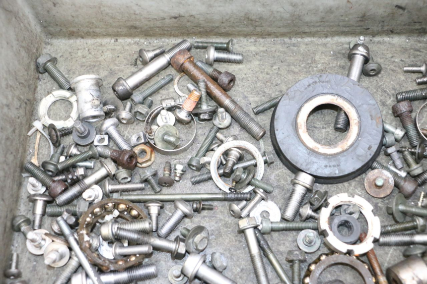 photo de TORNILLOS SUZUKI GSXR GSX-R 1000 (2003 - 2004) - Zoom estado de uso