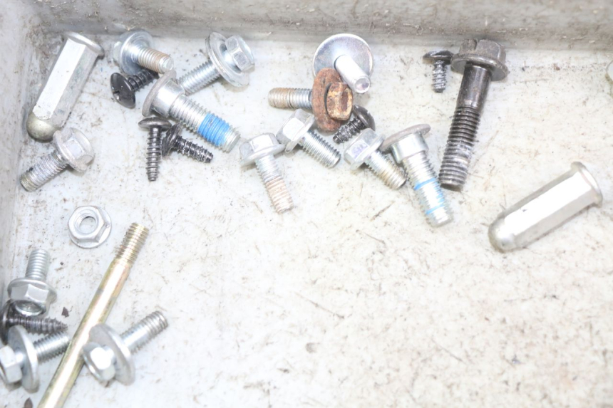 photo de BOLSA DE TORNILLERÍA TORNILLO JM MOTORS GT LINE 4T 50 (2021 - 2023) - Primer plano técnico