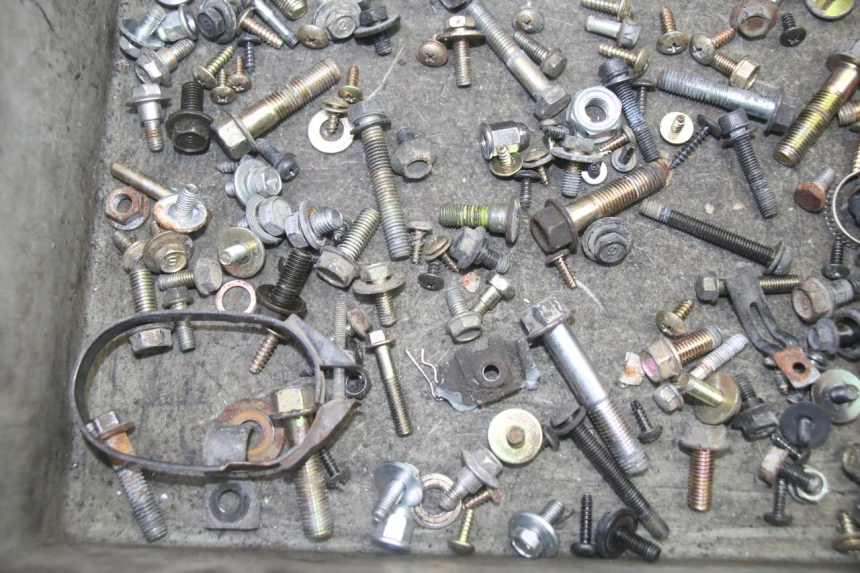 photo de TORNILLOS SYM GTS EVO 125 (2009 - 2013) - Otra perspectiva