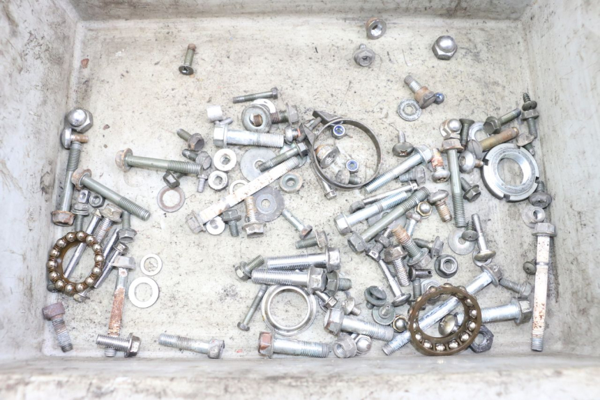 photo de TORNILLOS SUZUKI GZ MARAUDER 125 (1998 - 2004) - Vista principal