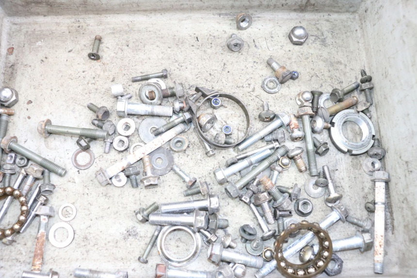 photo de TORNILLOS SUZUKI GZ MARAUDER 125 (1998 - 2004) - Detalle de la pieza