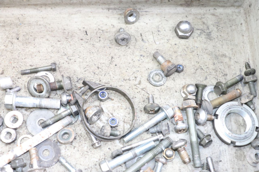 photo de TORNILLOS SUZUKI GZ MARAUDER 125 (1998 - 2004) - Zoom estado de uso