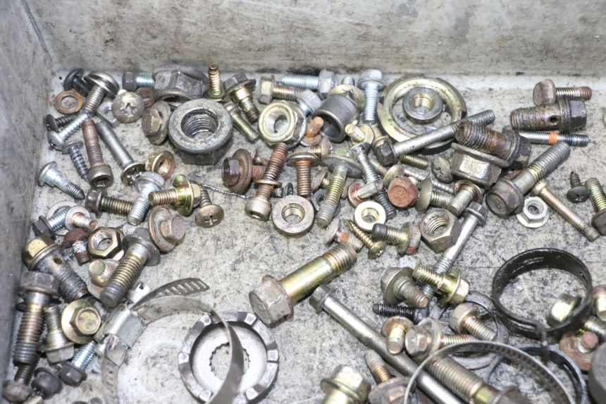 photo de TORNILLOS DAELIM HISTORY 125 (2001 - 2002) - Primer plano técnico