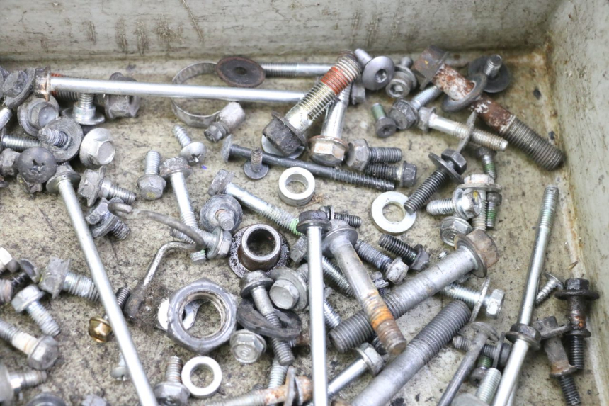 photo de BOLSA DE TORNILLERÍA TORNILLO HONDA FES S-WING SWING ABS 125 (2007 - 2015) - Otra perspectiva