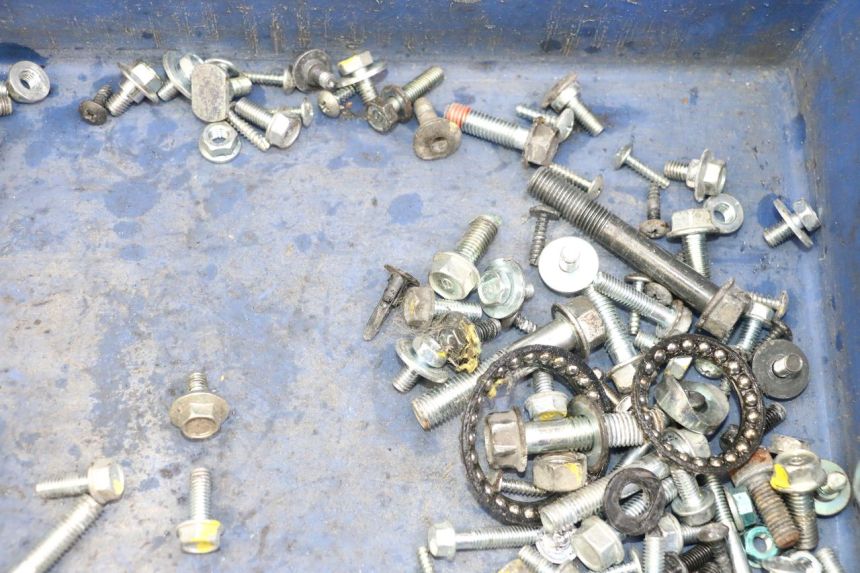 photo de TORNILLOS HONDA PCX (JF57/JF64) 125 (2014 - 2018) - Otra perspectiva