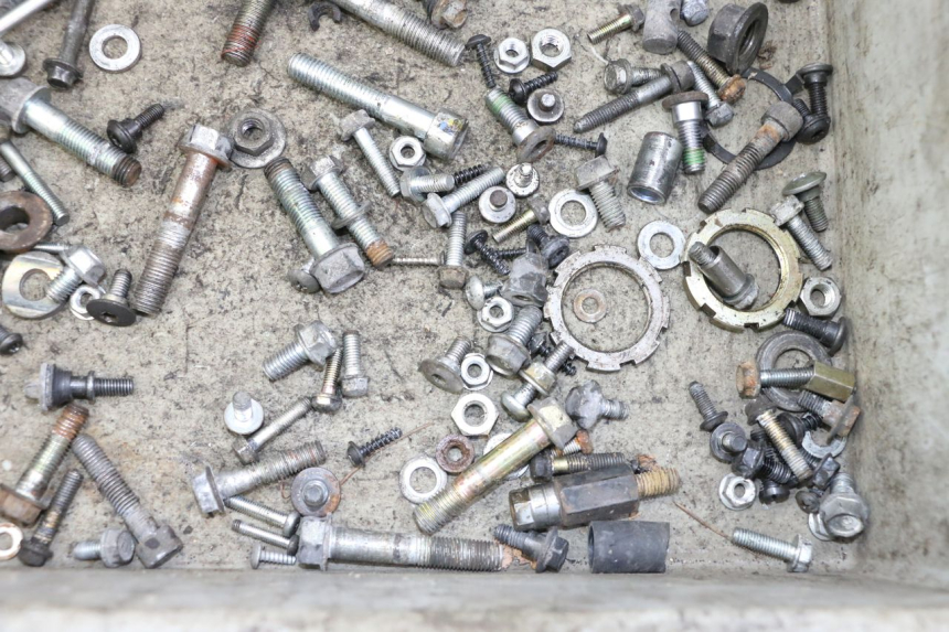 photo de BOLSA DE TORNILLERÍA TORNILLO HONDA PES PS I 125 (2006 - 2012) - Otra perspectiva