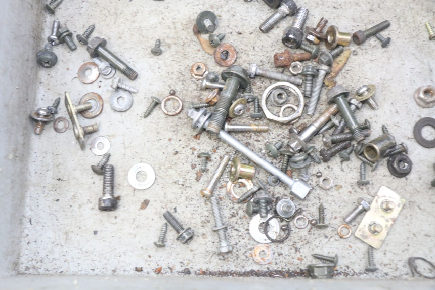 photo de BOLSA DE TORNILLERÍA TORNILLO KEEWAY HURRICANE 50 (2006 - 2019) - Otra perspectiva