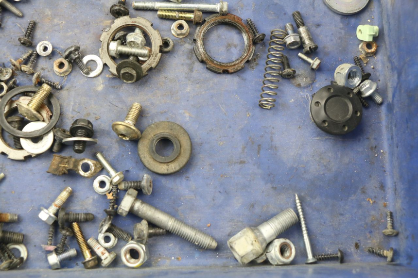 photo de TORNILLOS PEUGEOT JET FORCE CARBU 50 (2003 - 2016) - Zoom estado de uso