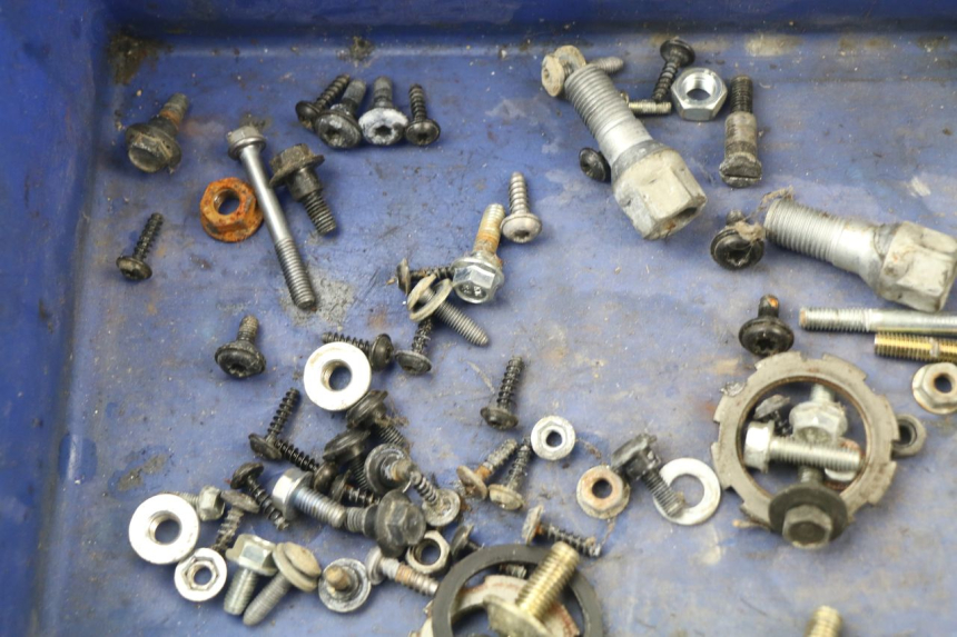 photo de TORNILLOS PEUGEOT JET FORCE CARBU 50 (2003 - 2016) - Primer plano técnico