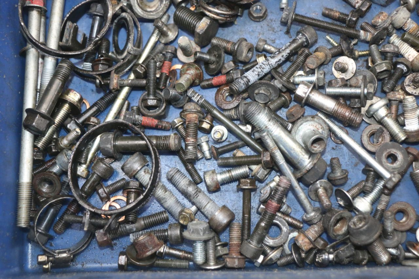 photo de TORNILLOS KAWASAKI GTR 1000 (1994 - 2004) - Otra perspectiva