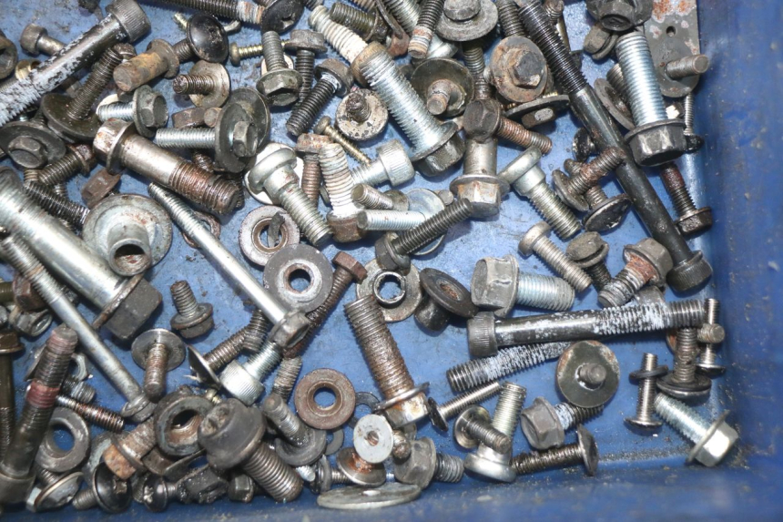 photo de TORNILLOS KAWASAKI GTR 1000 (1994 - 2004) - Primer plano técnico