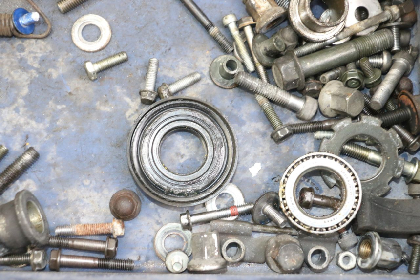 photo de BOLSA DE TORNILLERÍA TORNILLO KAWASAKI ZR7 ZR-7 S 750 (1999 - 2004) - Zoom estado de uso