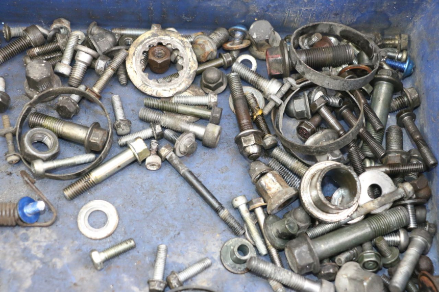 photo de BOLSA DE TORNILLERÍA TORNILLO KAWASAKI ZR7 ZR-7 S 750 (1999 - 2004) - Otra perspectiva