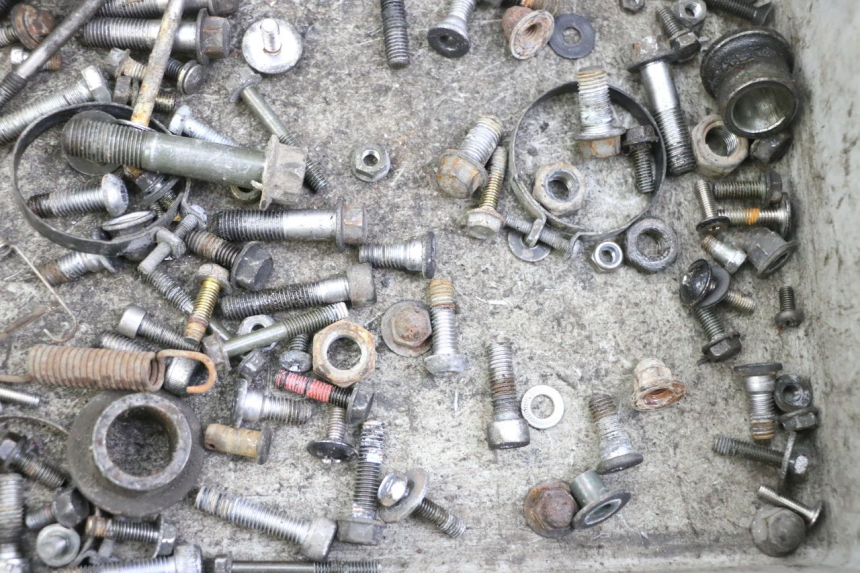 photo de BOLSA DE TORNILLERÍA TORNILLO KAWASAKI ZR7 ZR-7 S 750 (1999 - 2004) - Otra perspectiva