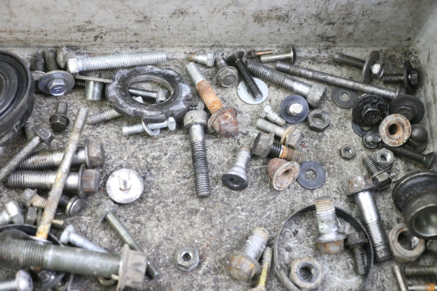 photo de BOLSA DE TORNILLERÍA TORNILLO KAWASAKI ZR7 ZR-7 S 750 (1999 - 2004) - Primer plano técnico