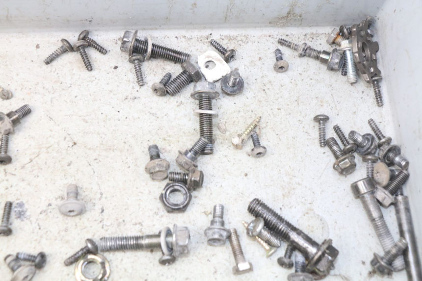 photo de BOLSA DE TORNILLERÍA TORNILLO PEUGEOT KISBEE 2T 50 (2010 - 2017) - Otra perspectiva