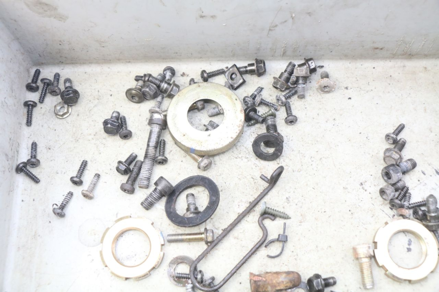 photo de BOLSA DE TORNILLERÍA TORNILLO PEUGEOT KISBEE 2T 50 (2010 - 2017) - Otra perspectiva