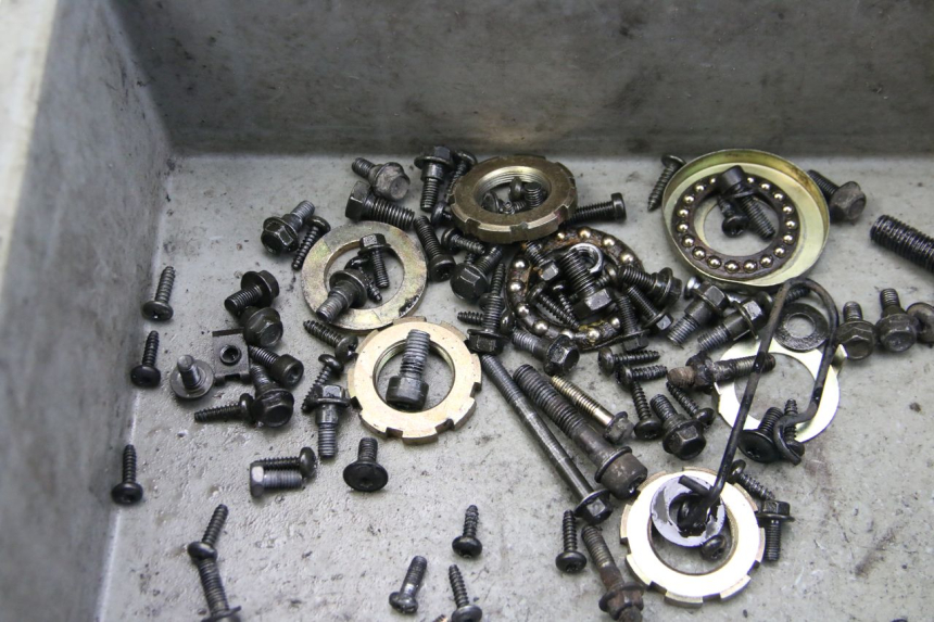 photo de BOLSA DE TORNILLERÍA TORNILLO PEUGEOT KISBEE 2T 50 (2010 - 2017) - Zoom estado de uso