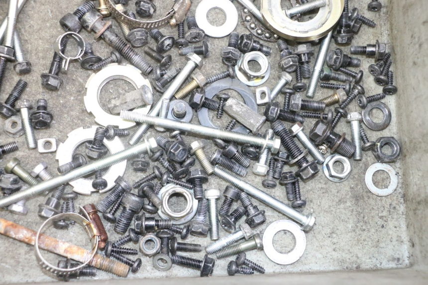 photo de BOLSA DE TORNILLERÍA TORNILLO PEUGEOT KISBEE 2T 50 (2018 - 2022) - Otra perspectiva