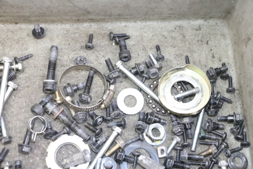 photo de BOLSA DE TORNILLERÍA TORNILLO PEUGEOT KISBEE 2T 50 (2018 - 2022) - Primer plano técnico