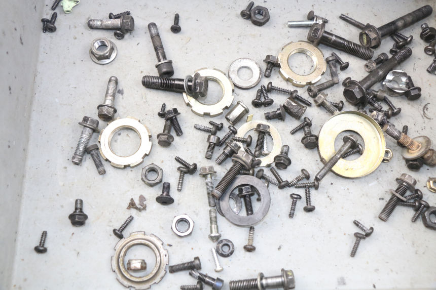 photo de BOLSA DE TORNILLERÍA TORNILLO PEUGEOT KISBEE 4T 50 (2018 - 2022) - Otra perspectiva