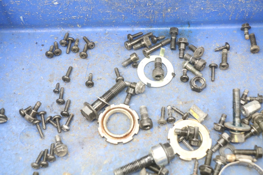 photo de BOLSA DE TORNILLERÍA TORNILLO PEUGEOT KISBEE 4T 50 (2018 - 2022) - Otra perspectiva