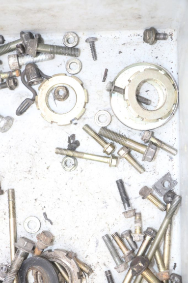 photo de BOLSA DE TORNILLERÍA TORNILLO PEUGEOT KISBEE 4T 50 (2010 - 2017) - Zoom estado de uso