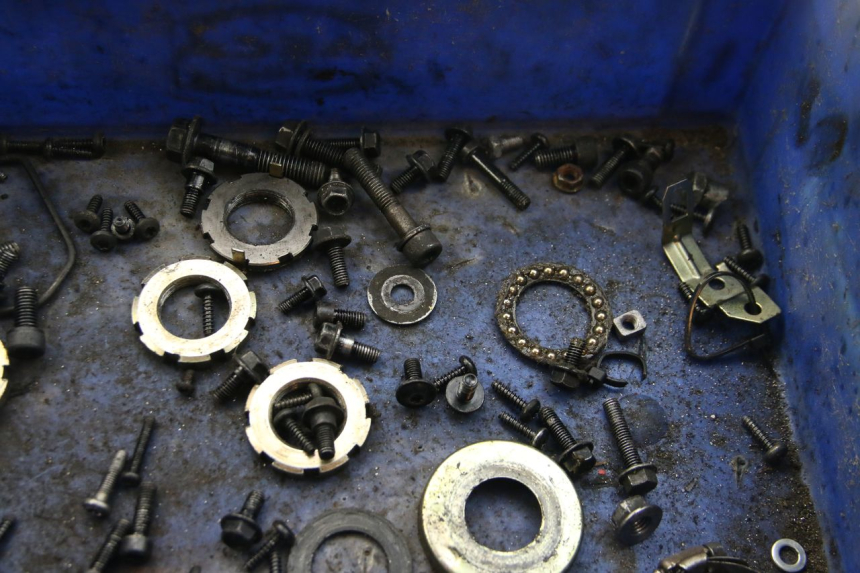 photo de BOLSA DE TORNILLERÍA TORNILLO PEUGEOT KISBEE 4T 50 (2018 - 2022) - Zoom estado de uso