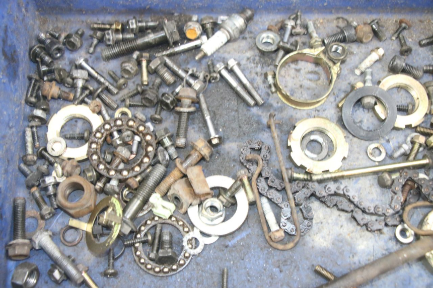 photo de BOLSA DE TORNILLERÍA TORNILLO PEUGEOT KISBEE 4T 50 (2010 - 2017) - Zoom estado de uso