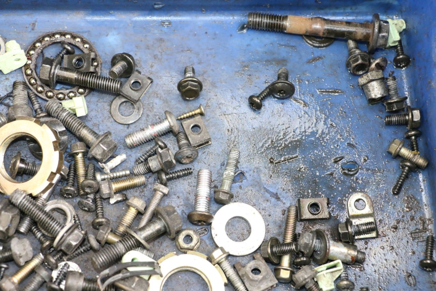 photo de BOLSA DE TORNILLERÍA TORNILLO PEUGEOT KISBEE 4T 50 (2010 - 2017) - Zoom estado de uso